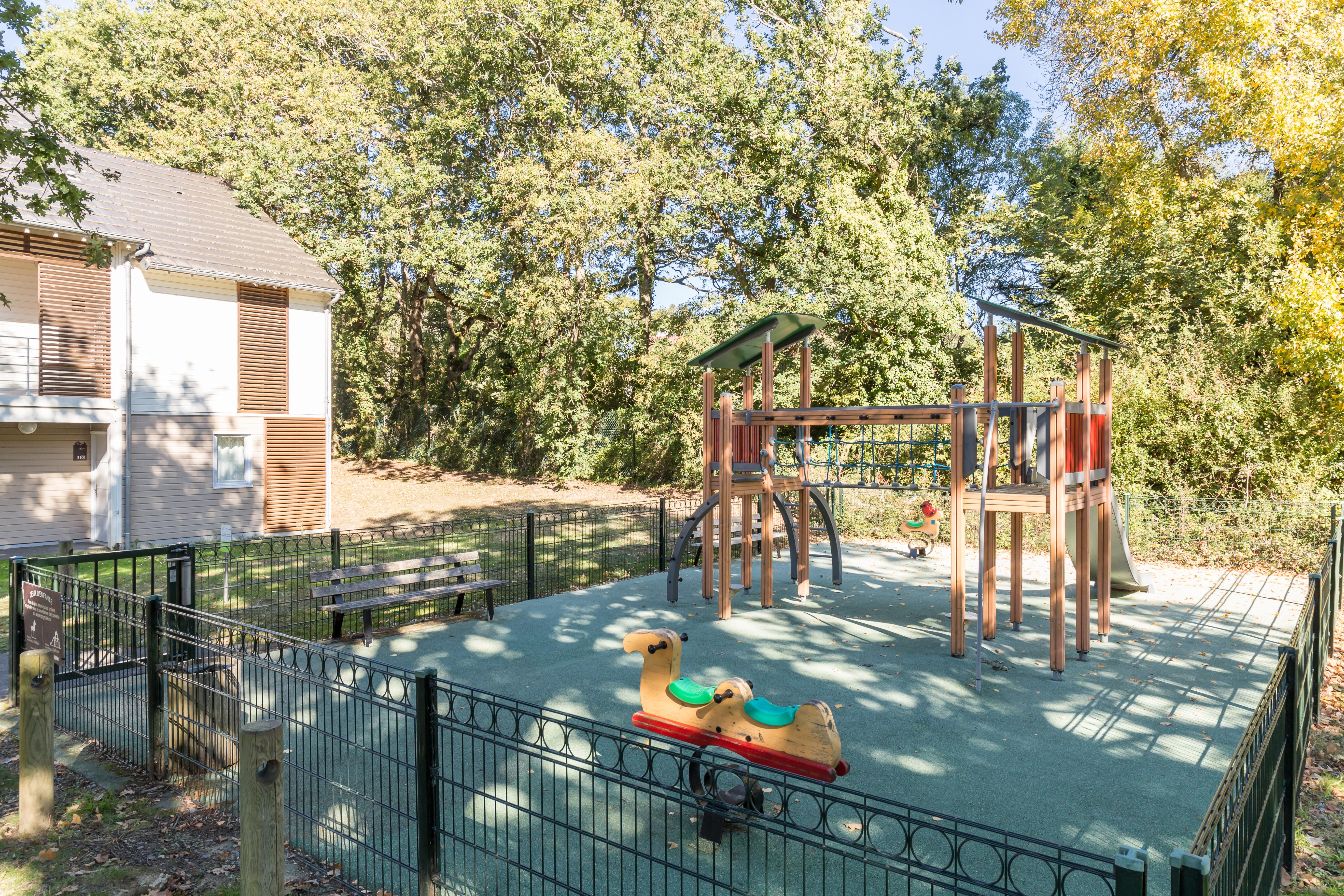 Residence Pierre & Vacances Le Domaine Du Bois De La Gree Порнише Екстериор снимка
